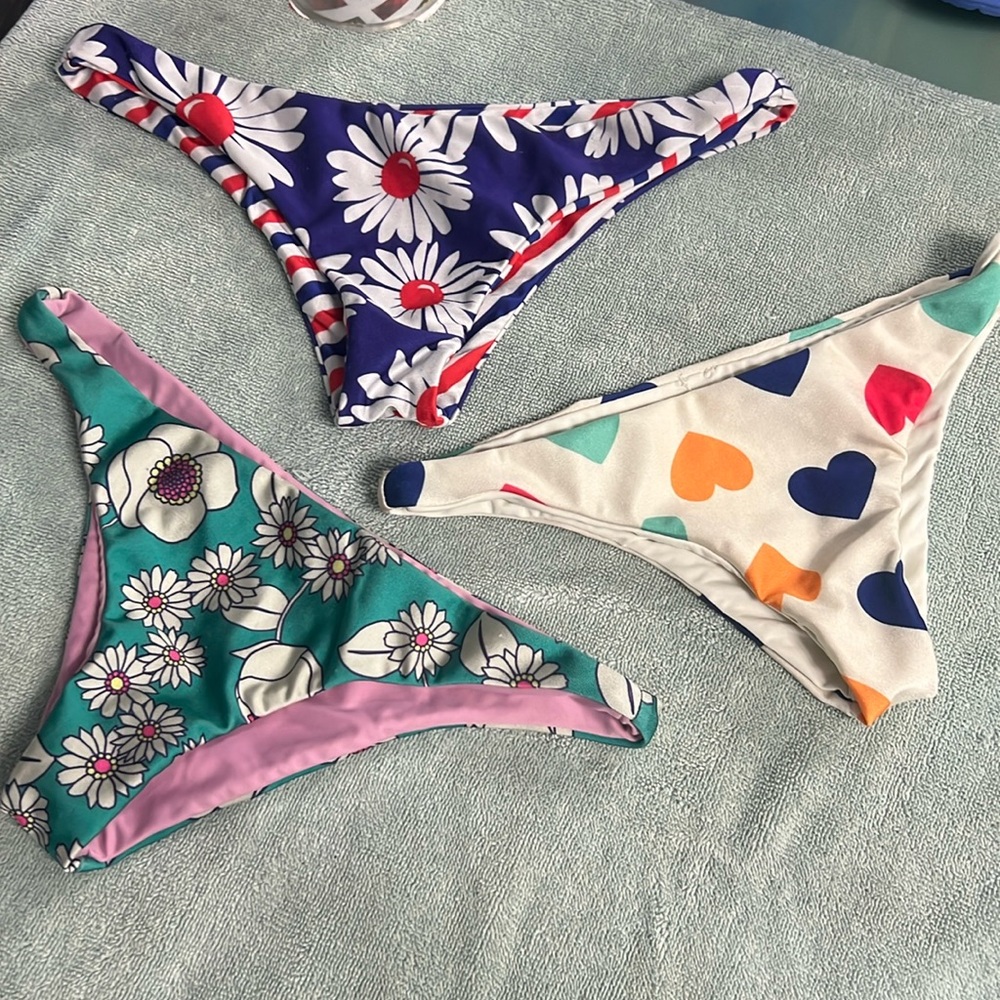 Wild fox bikinis bottoms. Reversible